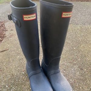 Hunter Rain Boots (Navy Blue) sz 7